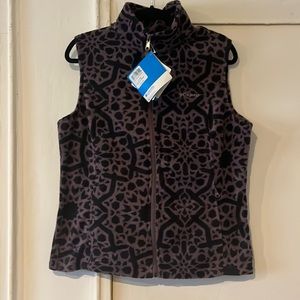 NWT-Columbia Benton Springs -fleece zip vest. Zippered pockets. Plum/black